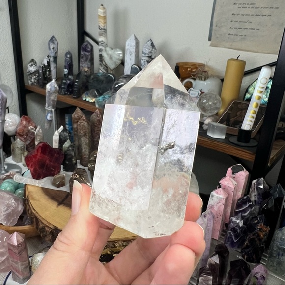 Clear quartz tower (3” tall) - Picture 5 of 17